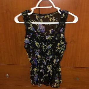 Cute floral sleeveless blouse with silver button detail